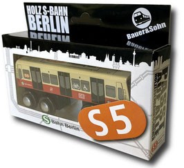 Berliner S-Bahn aus Holz
